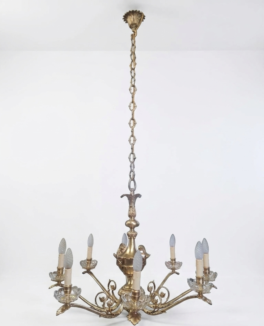 Lampadario vintage in ottone a 8 braccia