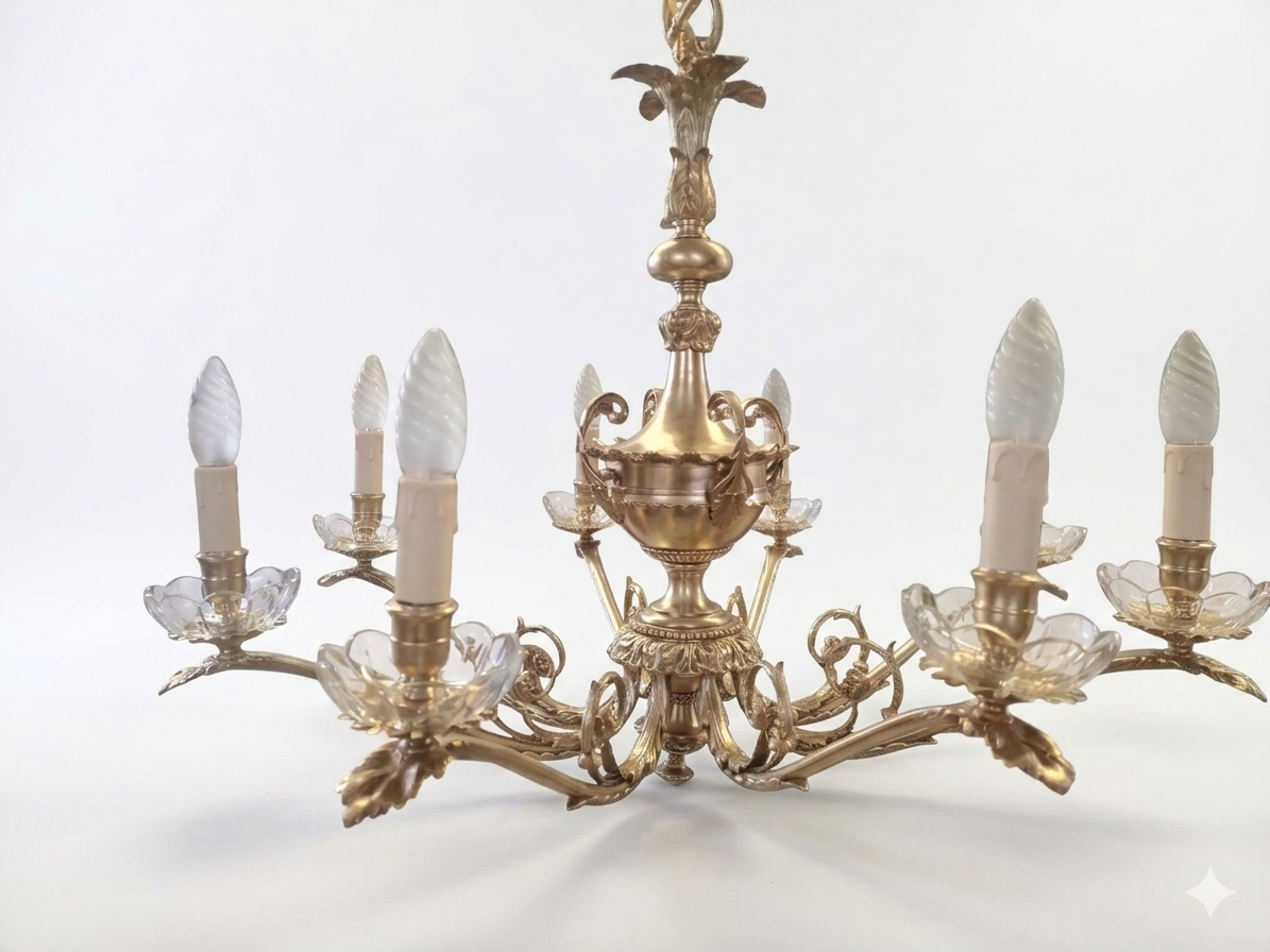 Lampadario vintage in ottone a 8 braccia