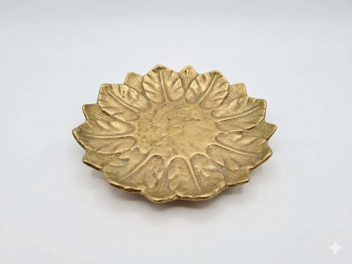 Piatto vintage in ottone a forma di fiore