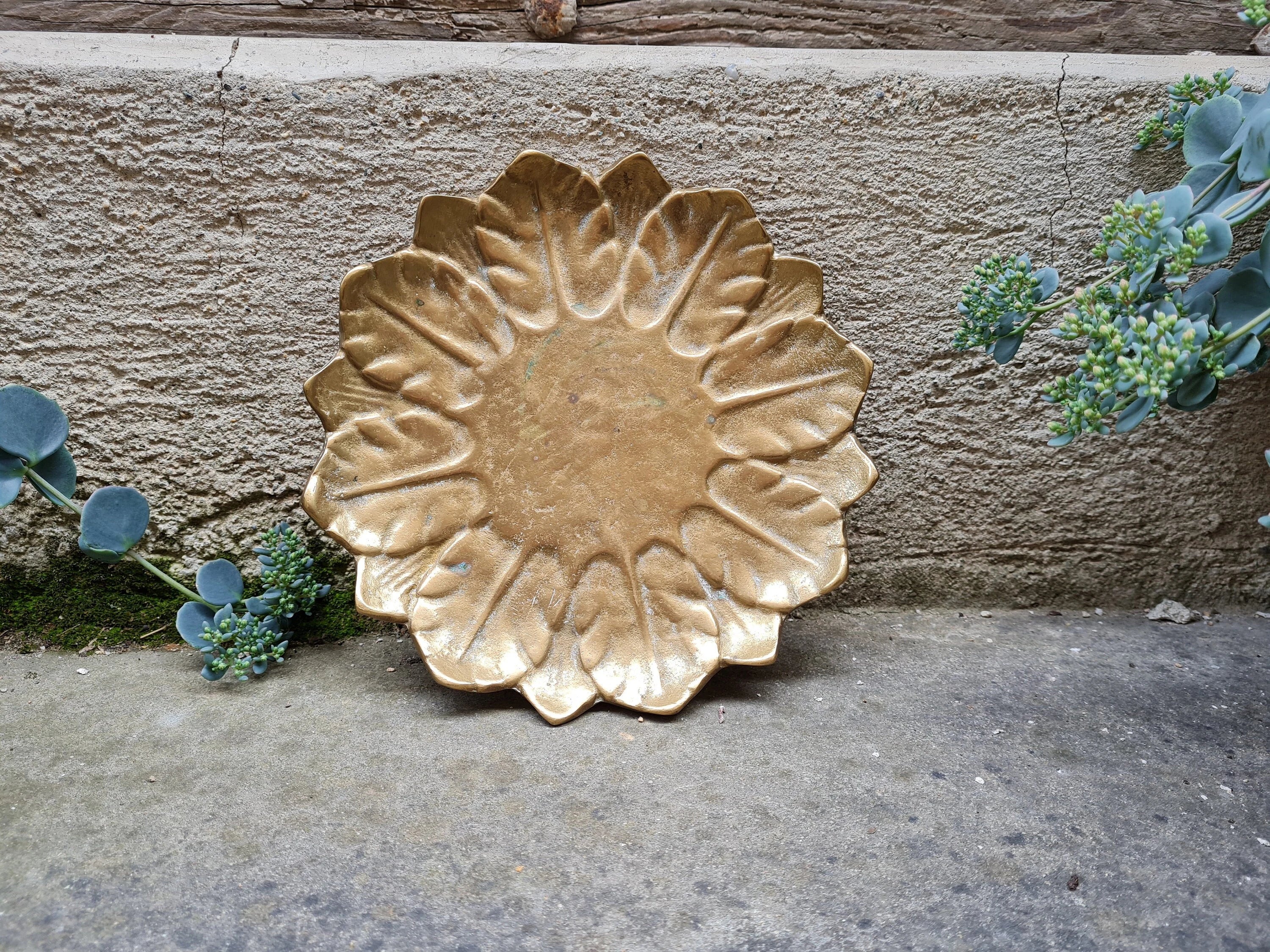 Assiette vintage en laiton en forme de fleur