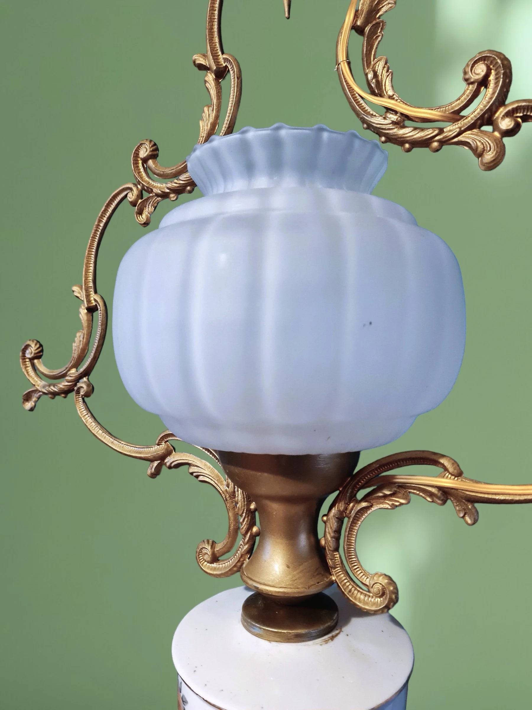 Lampada a sospensione con vetro opaino