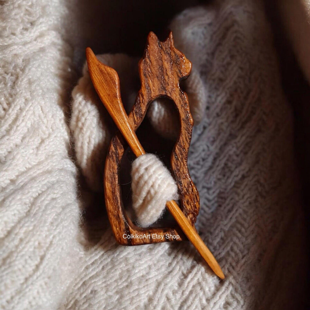 Cat lover Wooden Shawl Pin, Wood Brooch, Wood Scarf Pin, Women Gift, kittens,Eco friendly Accessory, Jewlery, love, geart pin, brooch