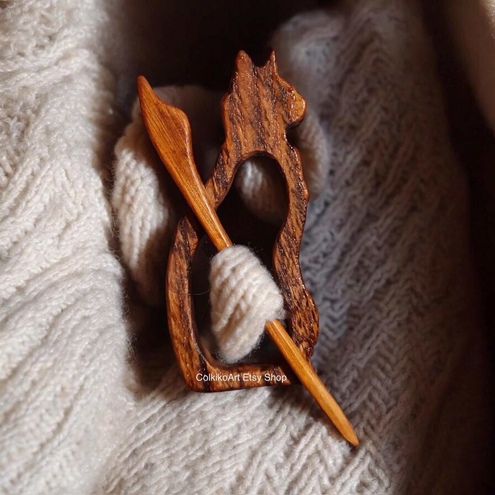 Cat lover Wooden Shawl Pin, Wood Brooch, Wood Scarf Pin, Women Gift, kittens,Eco friendly Accessory, Jewlery, love, geart pin, brooch