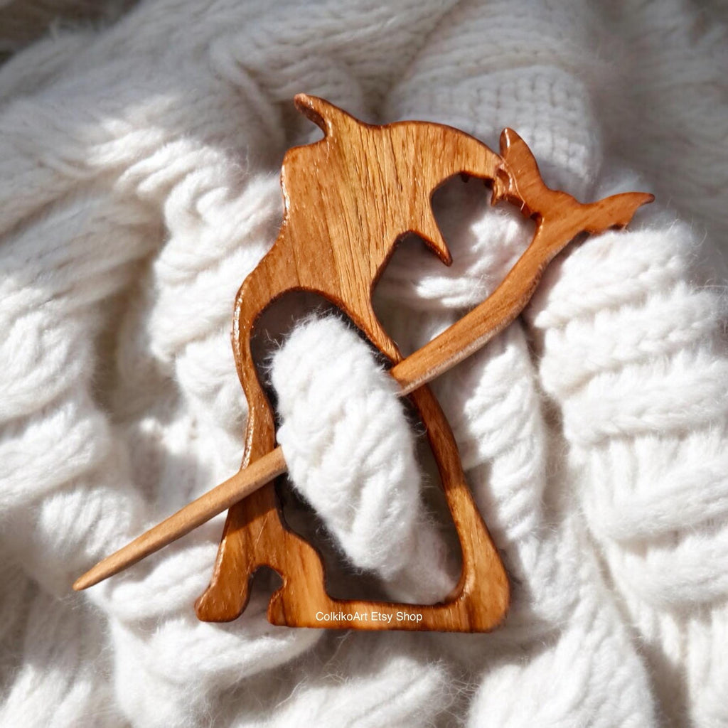 Cat lover kitten Wooden Shawl Pin, Wood Brooch, Wood Scarf Pin, Women Gift, kittens,Eco friendly Accessory, Jewlery, love, geart pin, brooch