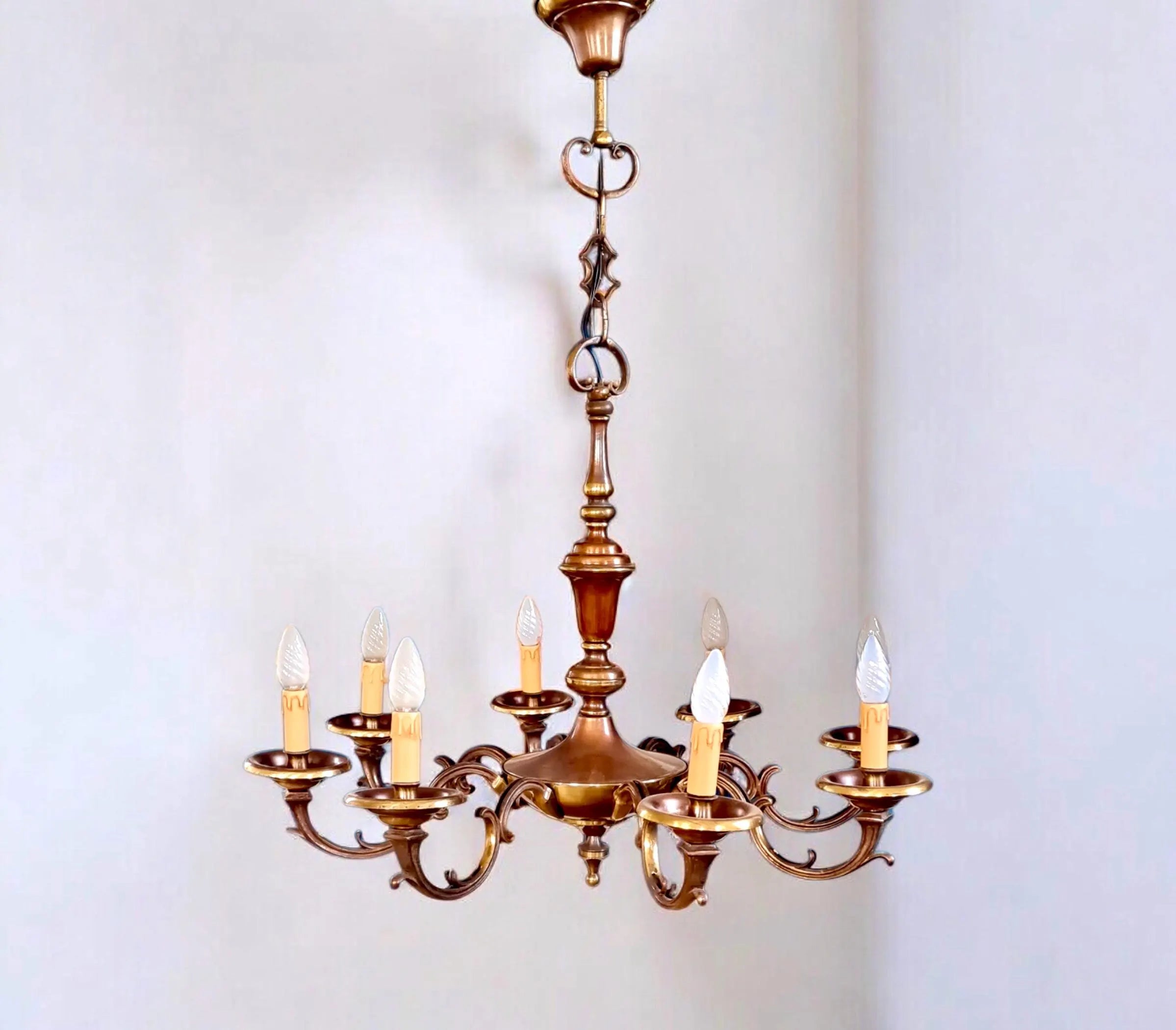 Lampadario italiano vintage a 8 braccia in ottone
