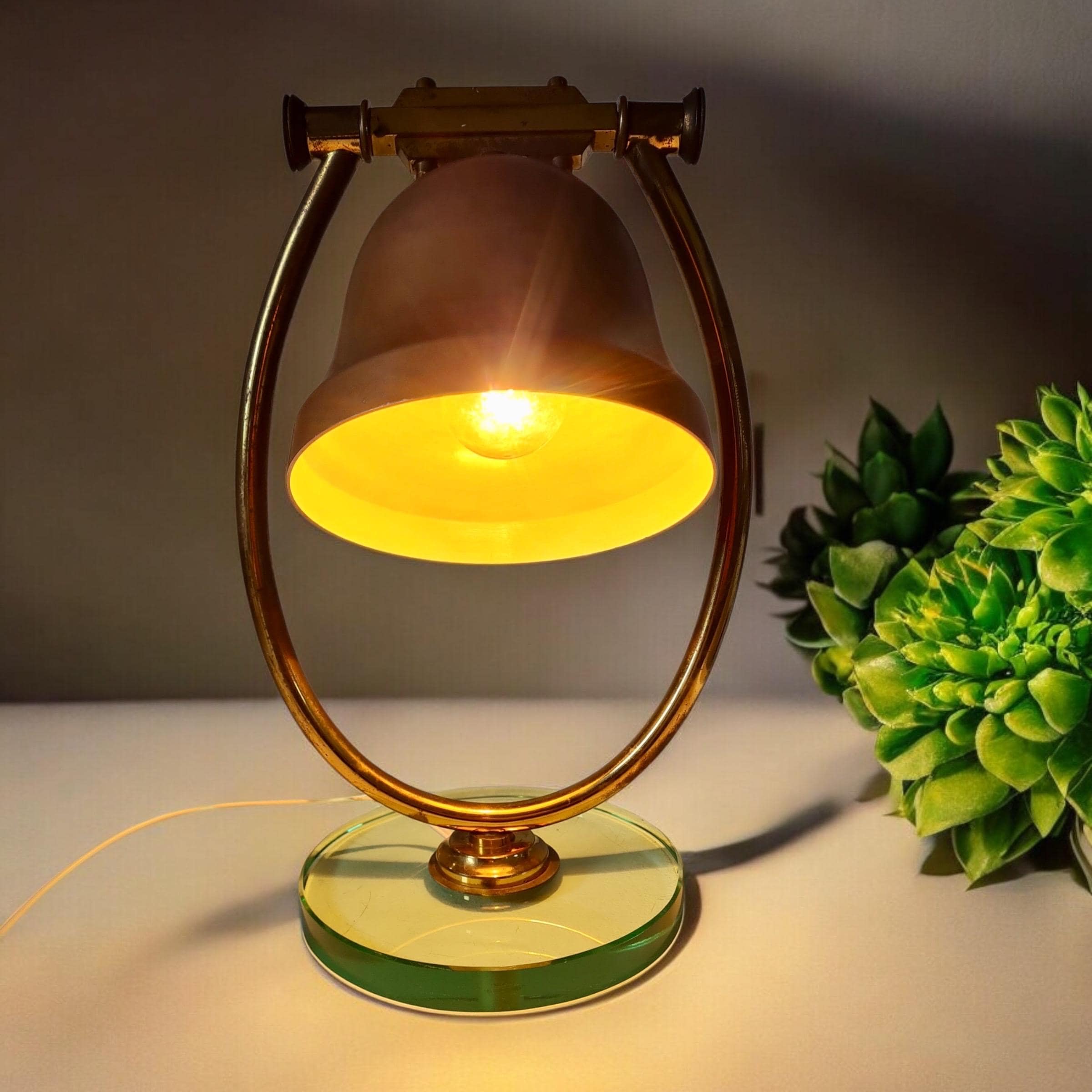 Lampada da tavolo, vecchia campanella da reception