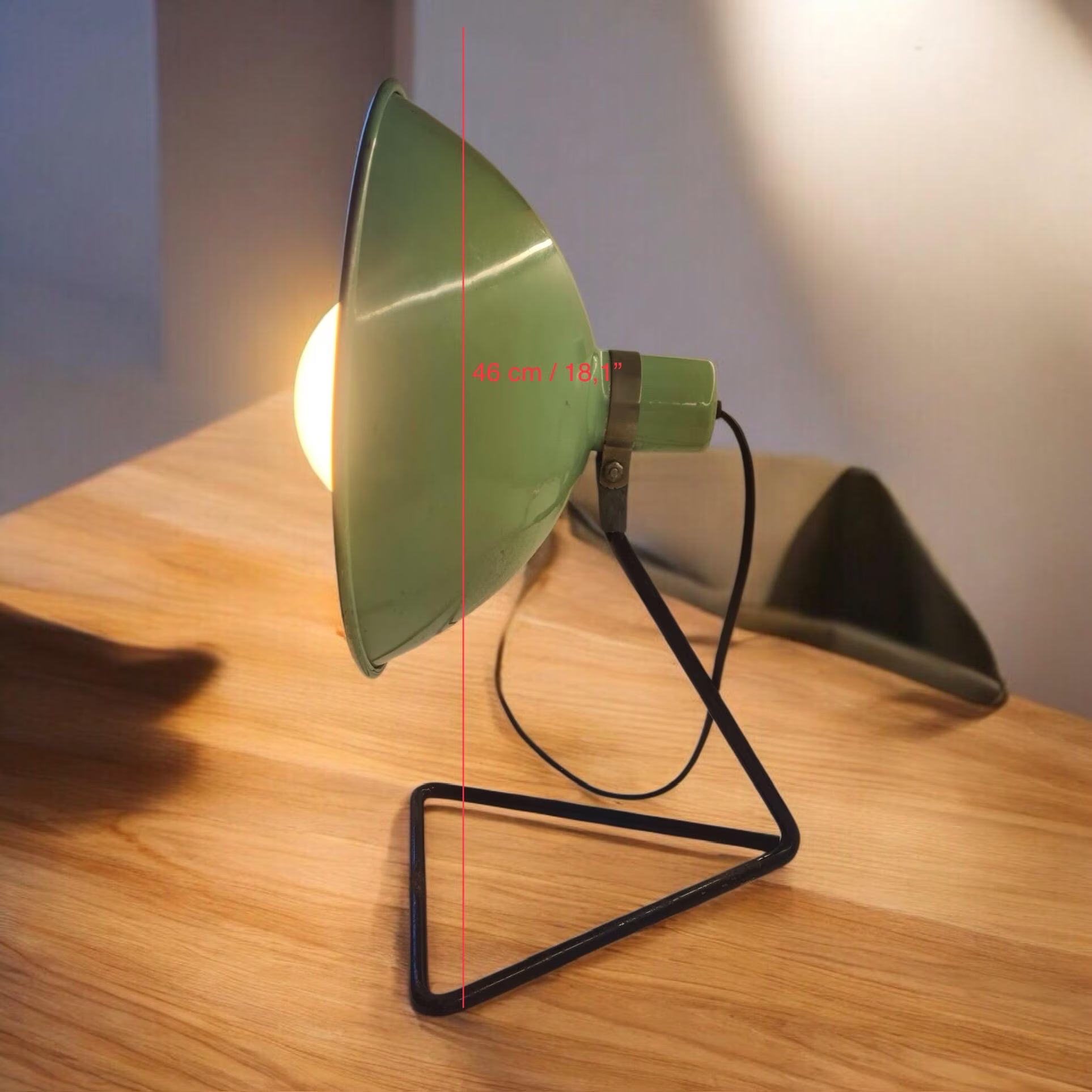 Un ancien four électrique transformé en lampe de table vintage