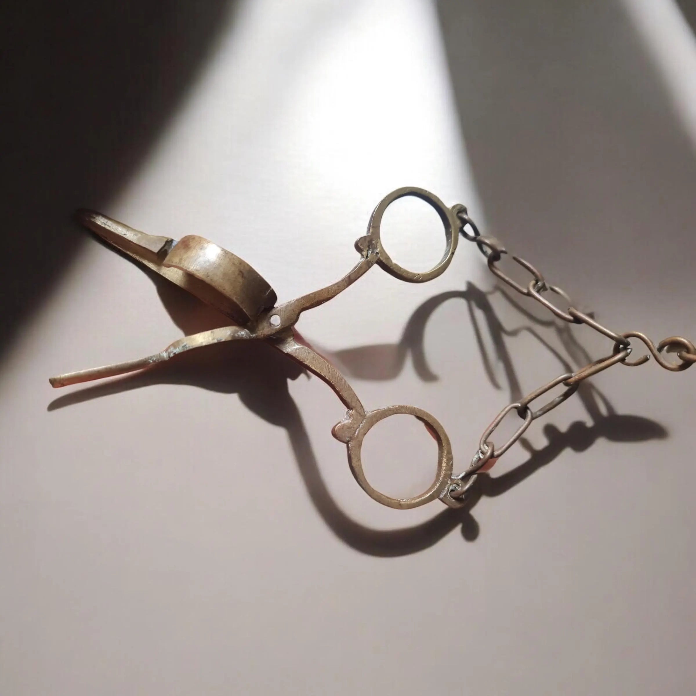 Lampada fiorentina, convertita in elettrica.