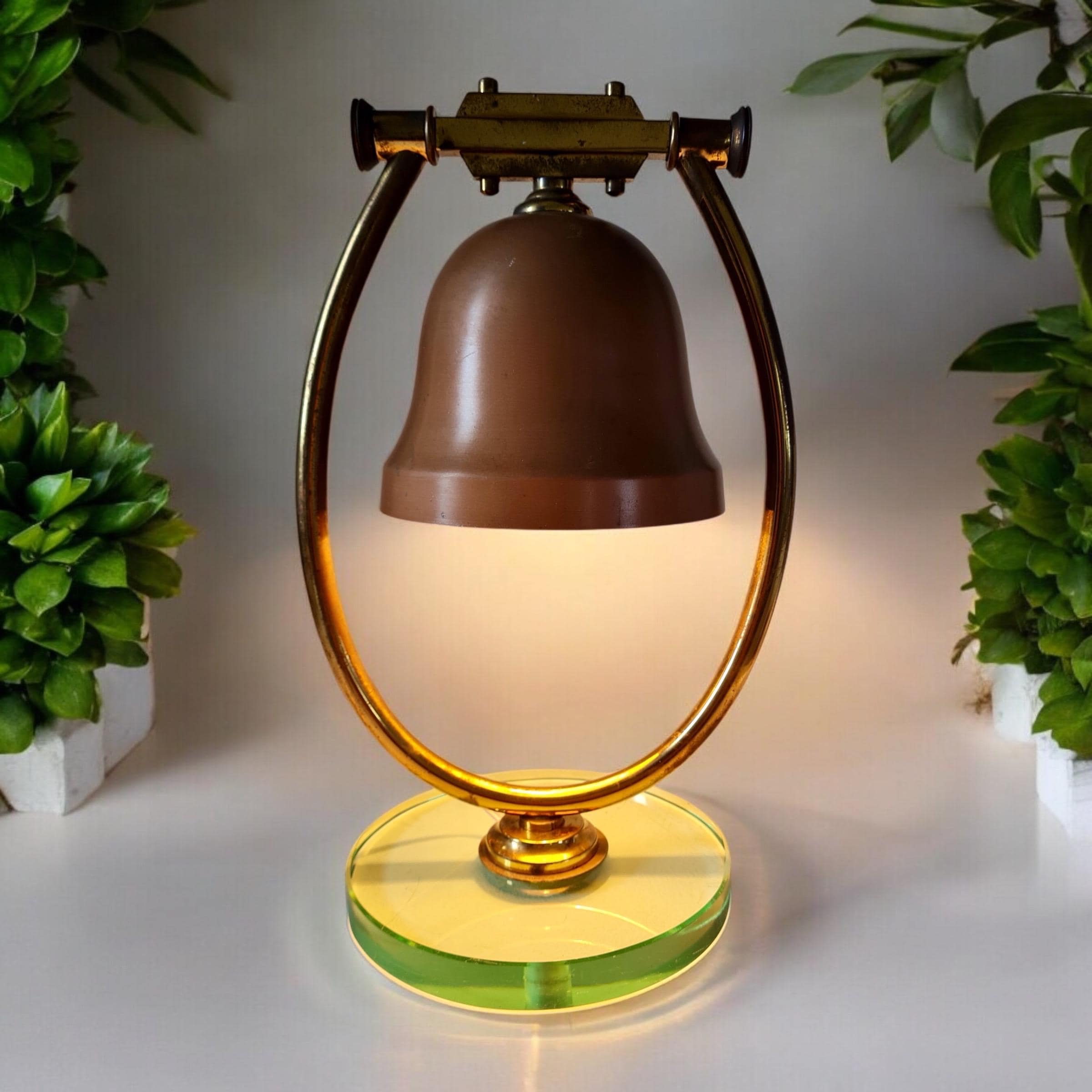 Lampada da tavolo, vecchia campanella da reception