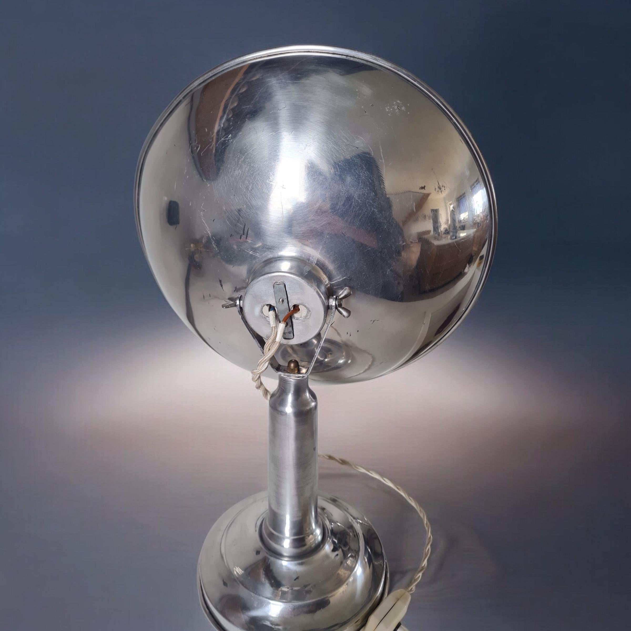 Stufa elettrica riadattata in lampada da tavolo