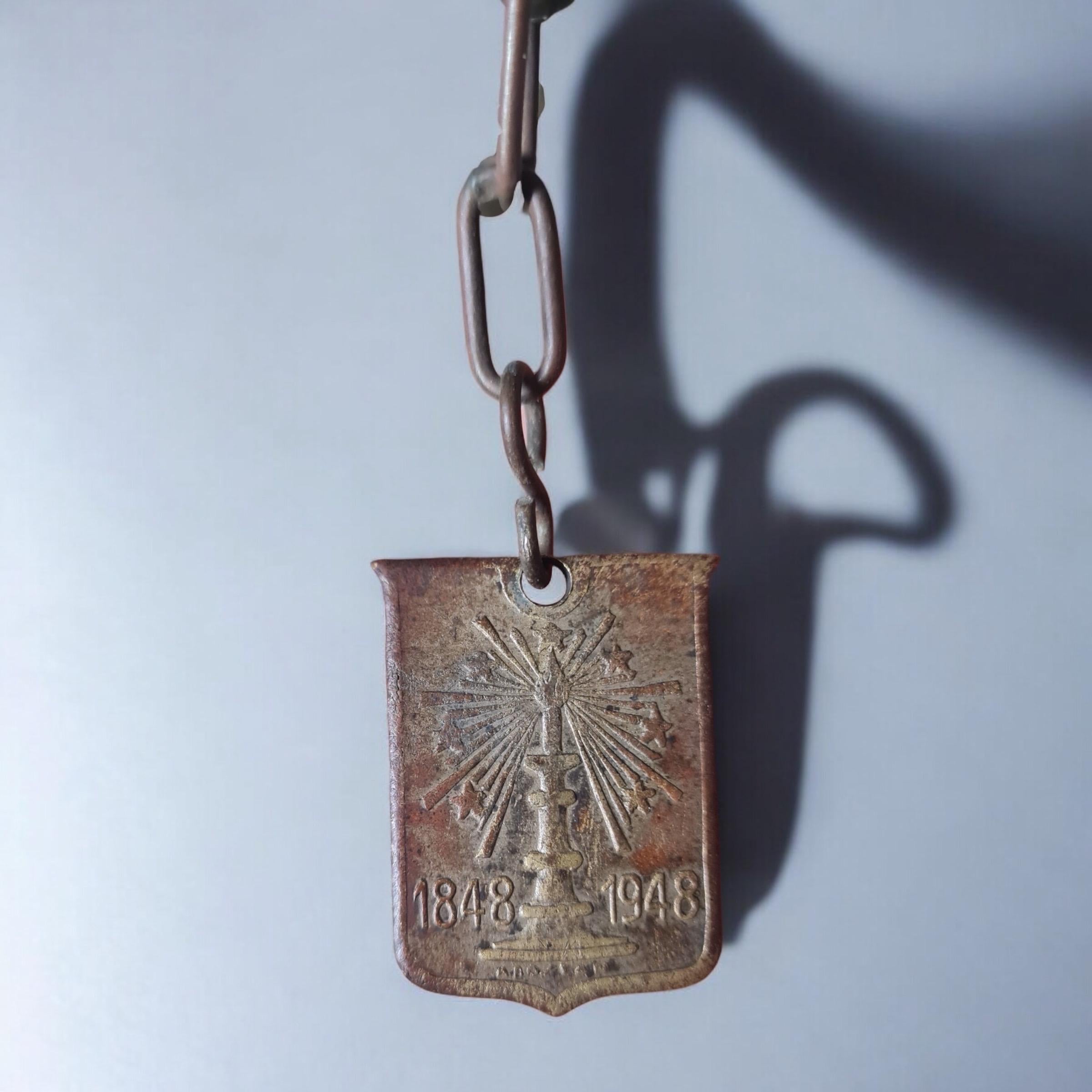 Lampada fiorentina, convertita in elettrica. Chiesa protestante degli Ugonotti del 1948.