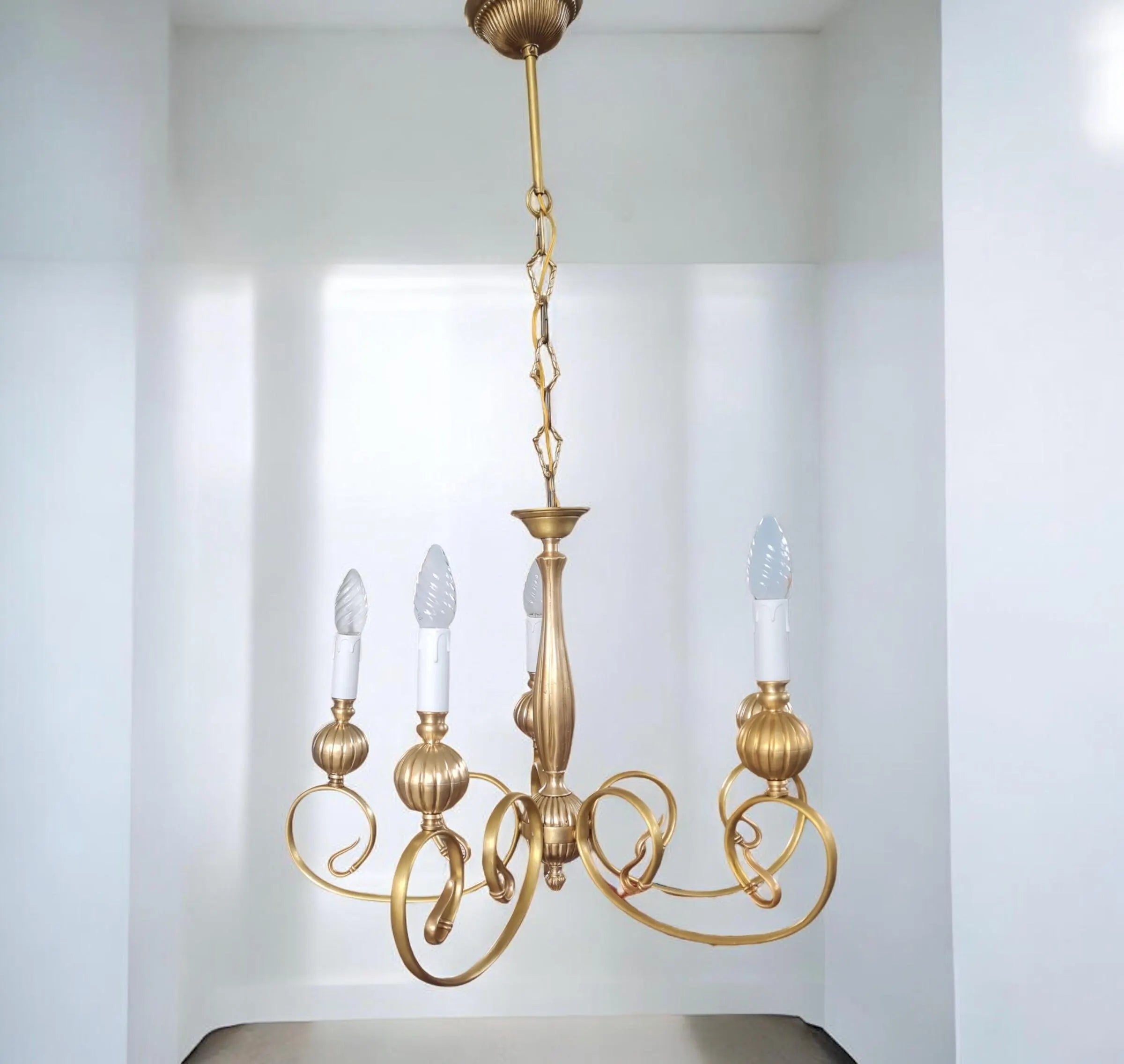 Lustre en métal doré des années 1980
