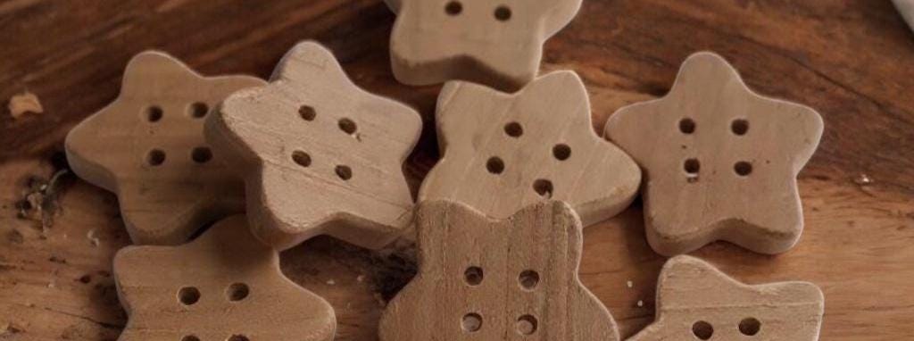 Multiple Handmade wooden buttons flower / star shaped LIGHT WOOD
